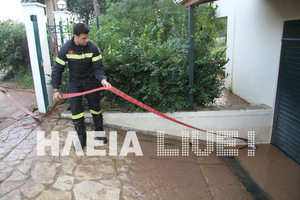 Στο έλεος της κακοκαιρίας και η Ηλεία-Κινδύνεψαν κάτοικοι-Χάθηκαν περιουσίες μέσα σε λίγα λεπτά [εικόνες+βίντεο] | iefimerida.gr 4