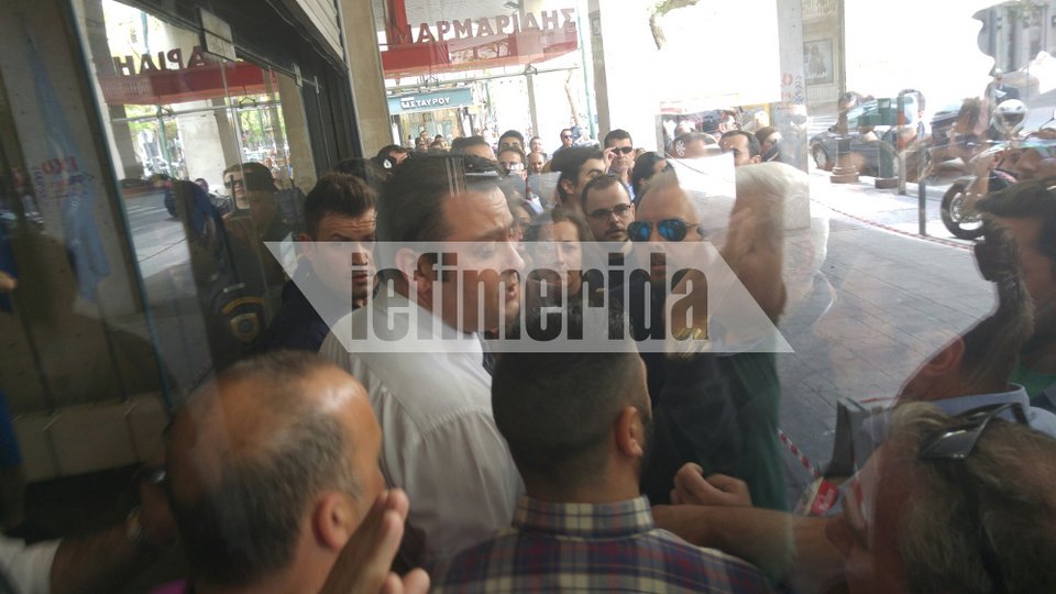 Διεκόπη η συνέντευξη Tύπου του προέδρου της Ηλεκτρονικής για την πτώχευση -Ενταση με τους εργαζομένους [εικόνες] | iefimerida.gr 5