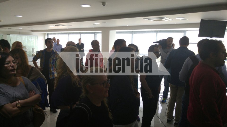 Διεκόπη η συνέντευξη Tύπου του προέδρου της Ηλεκτρονικής για την πτώχευση -Ενταση με τους εργαζομένους [εικόνες] | iefimerida.gr 0