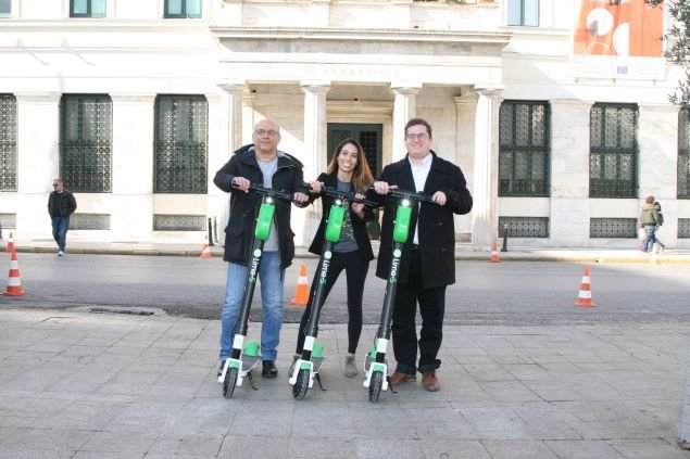 Ηλεκτρικά πατίνια: Βρίσκονται παντού στην Αθήνα, τα νοικιάζεις με ένα ευρώ και βολτάρεις [εικόνες] | iefimerida.gr 0
