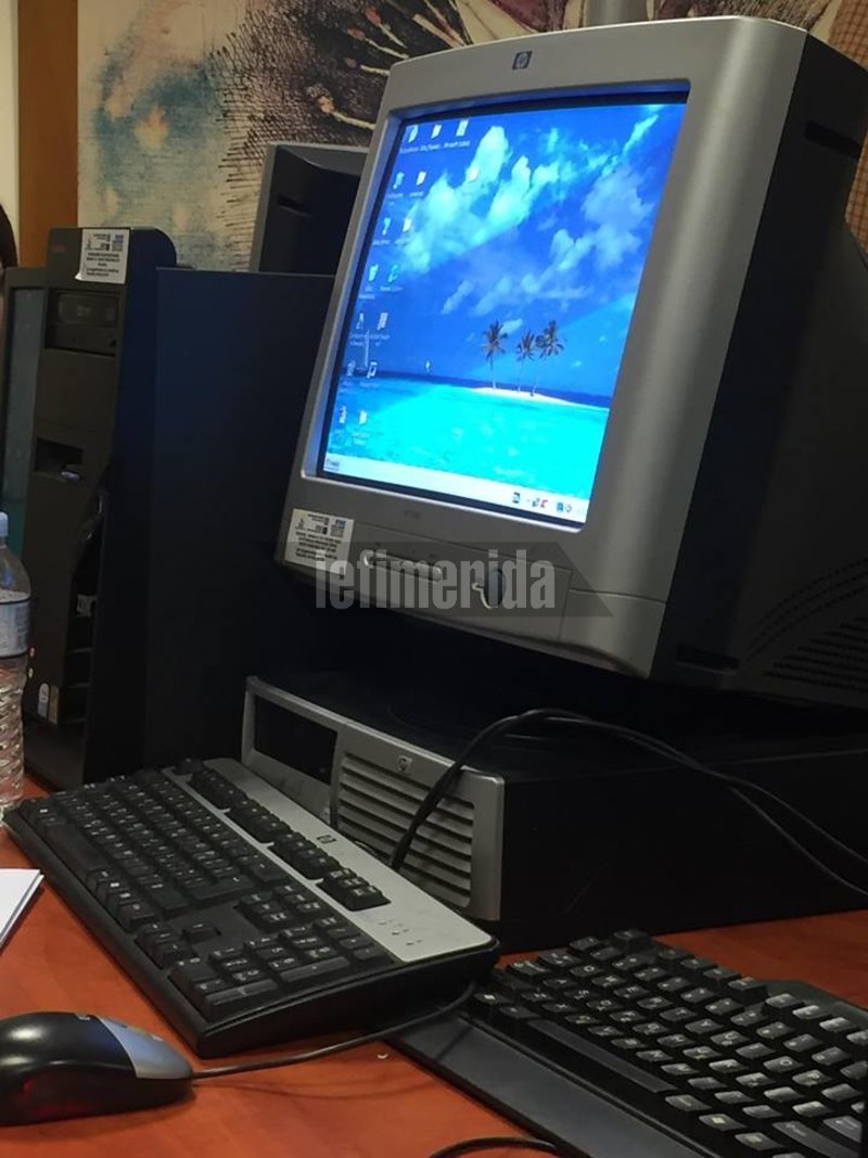 Παλιό μοντέλο υπολογιστή χρησιμοποιείται από τους φοιτητές του Πάντειου Πανεπιστημίου