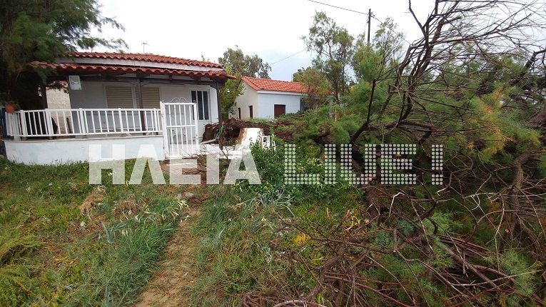 «Πνίγηκε» η μισή Ελλάδα: Πλημμύρισαν σπίτια και καταστήματα -Κακοκαιρία και την Τετάρτη [εικόνες & βίντεο] | iefimerida.gr 3