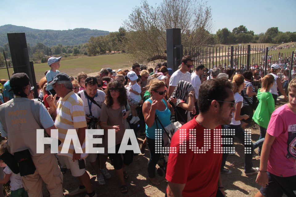 Λιποθυμίες και άνευ προηγουμένου σκηνές κατά την αφή της Ολυμπιακής φλόγας [εικόνες] | iefimerida.gr 0
