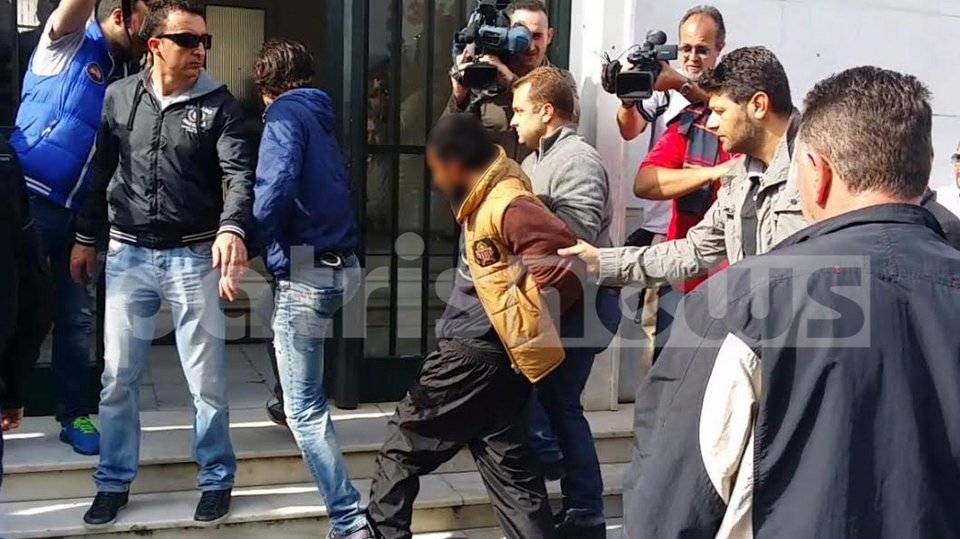 Ξεχειλίζει η οργή με τη δολοφονία του αστυνομικού στην Ανδραβίδα -Επιχείρησαν να λιντσάρουν τον δράστη [εικόνες] | iefimerida.gr 4