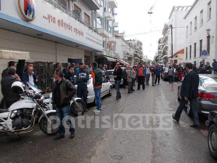 Ξεχειλίζει η οργή με τη δολοφονία του αστυνομικού στην Ανδραβίδα -Επιχείρησαν να λιντσάρουν τον δράστη [εικόνες] | iefimerida.gr 5