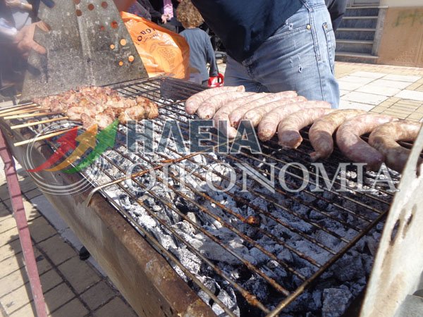 Αρχισαν ήδη να τσικνίζουν στην Ηλεία, από τις 10 το πρωί! [εικόνες] | iefimerida.gr 6