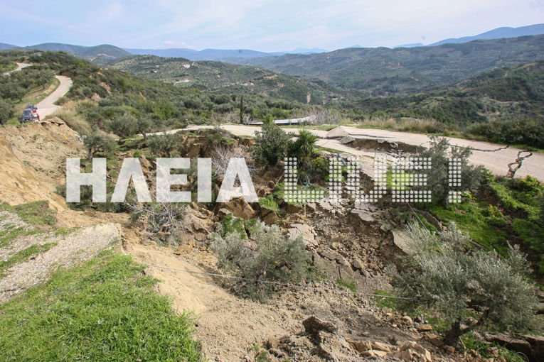 Ανοιξε στα δύο η γη στην Ηλεία -Κατάπιε δέντρα, τμήμα του δρόμου και ένα στάβλο [εικόνες & βίντεο] | iefimerida.gr 4