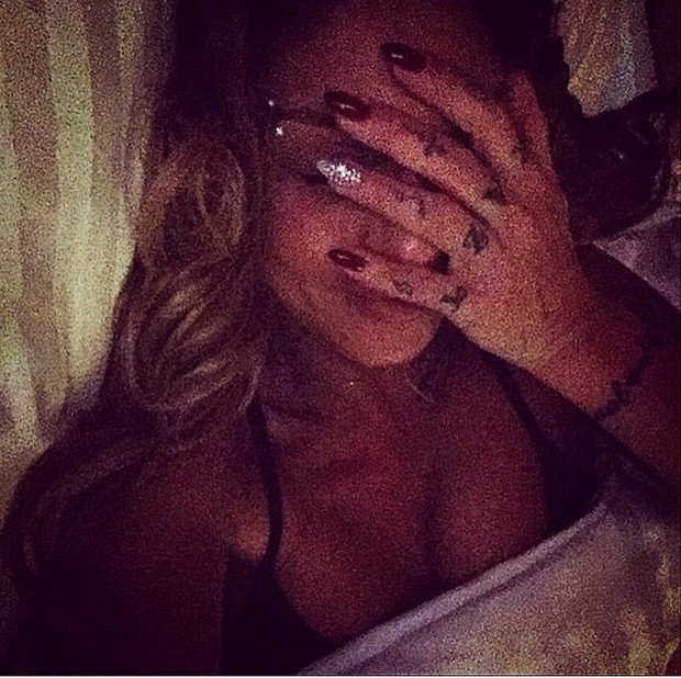 Mamma mia: Το γυμνό πόδι της Ηλιάδη στο σολάριουμ που «τράνταξε» το Instagram [εικόνα] | iefimerida.gr 1