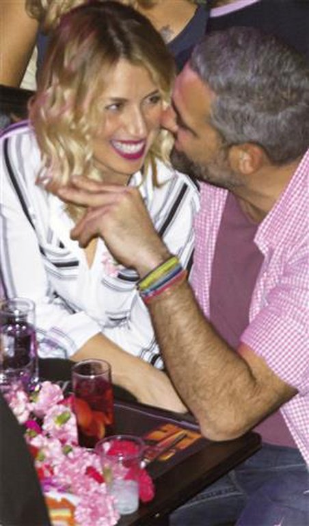 Τα καυτά φιλιά της Μαρίας Ηλιάκη με τον νέο της σύντροφο [εικόνες] | iefimerida.gr 0