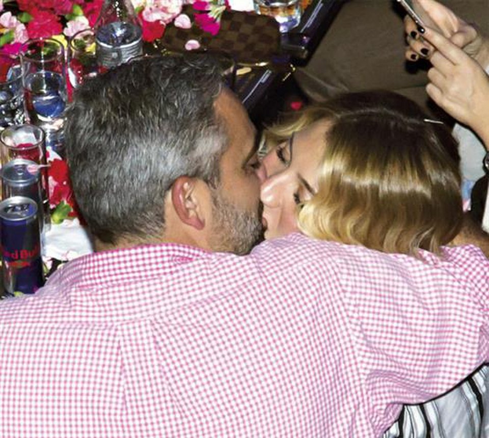 Τα καυτά φιλιά της Μαρίας Ηλιάκη με τον νέο της σύντροφο [εικόνες] | iefimerida.gr 1