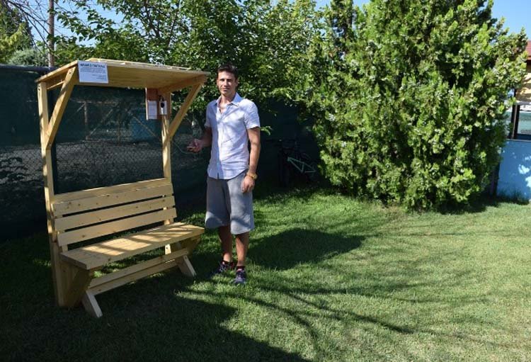 Ηλιακό παγκάκι -Μια πατέντα από την Καρδίτσα [εικόνα] | iefimerida.gr 0