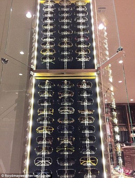 Η ζωή του πιο πλούσιου μποξέρ στον κόσμο -Αυτοκίνητα 7 εκατ. ευρώ, ιδιωτικό τζετ και γυναίκες να χορεύουν μόνο γι' αυτόν [εικόνες & βίντεο] | iefimerida.gr 8