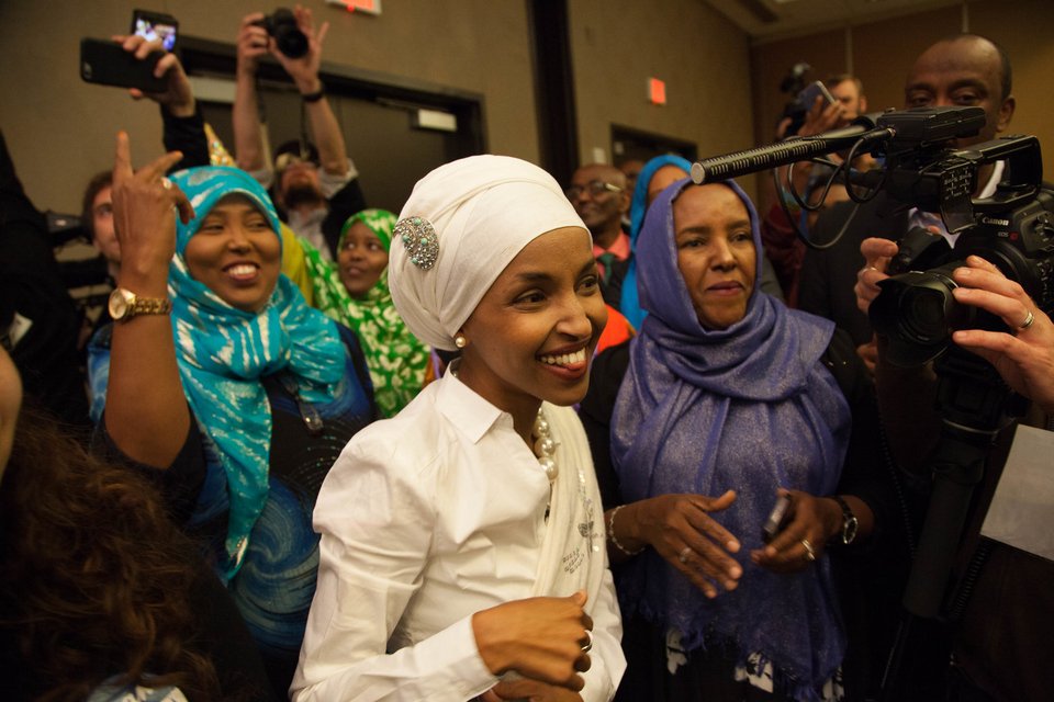 Μια γοητευτική μουσουλμάνα με μαντίλα στη Βουλή της Μινεσότα [εικόνες] | iefimerida.gr 1