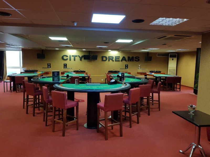 «Λαβράκι» ΣΔΟΕ σε παράνομο καζίνο - Κατάσχεσαν από μάρκες μέχρι όπλο [εικόνες] | iefimerida.gr 4