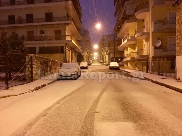 Ισχυρή χιονόπτωση στη Λαμία -Με αλυσίδες η κυκλοφορία των αυτοκινήτων, ακόμα και στο κέντρο της πόλης [εικόνες] | iefimerida.gr 1