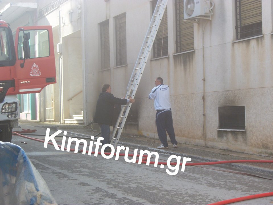 Πυρκαγιά σε κτίριο του ΟΤΕ στην Κύμη -Ενας νεκρός [εικόνες] | iefimerida.gr 3