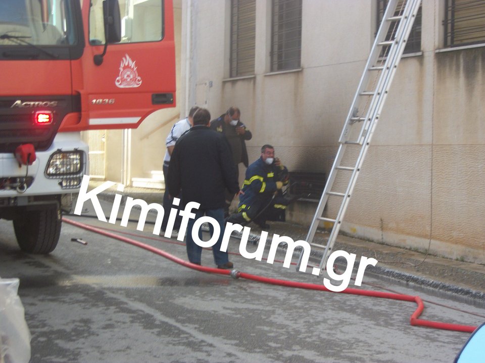 Πυρκαγιά σε κτίριο του ΟΤΕ στην Κύμη -Ενας νεκρός [εικόνες] | iefimerida.gr 0