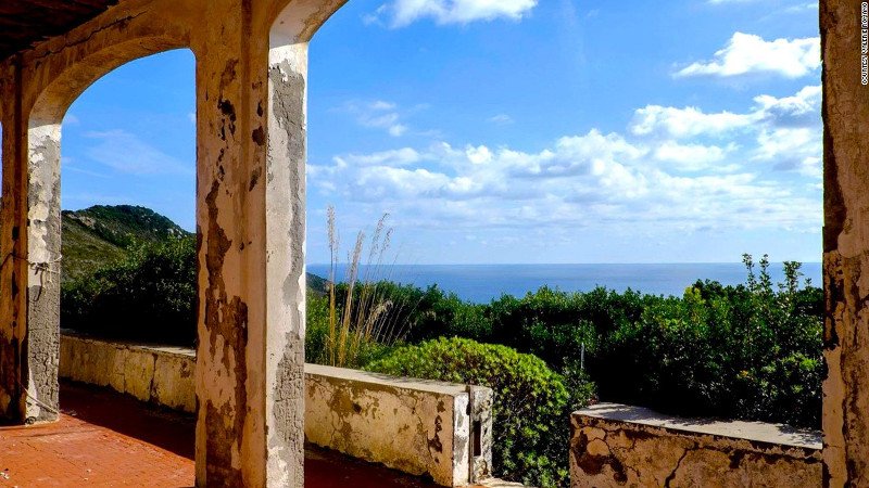 Zανόνε: Το απαγορευμένο ιταλικό «νησί των οργίων» [εικόνες] | iefimerida.gr 10