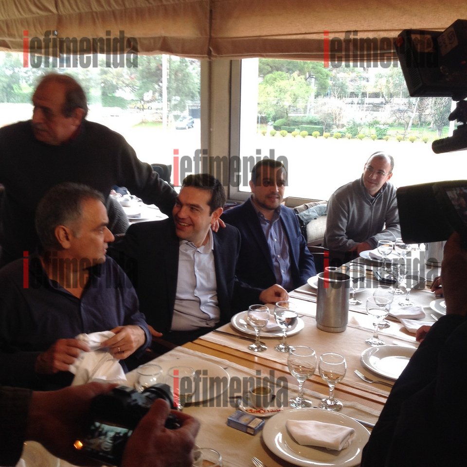 Ηρεμία πριν τη μάχη για τους πολιτικούς αρχηγούς -Βόλτες για φαγητό, καφέ και χαλαρή κουβέντα [εικόνες] | iefimerida.gr 7