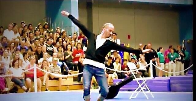 Δείτε τον Ιω. Μελισσανίδη να χορεύει το ζεϊμπέκικο της Ευδοκίας [εικόνες & βίντεο] | iefimerida.gr 0