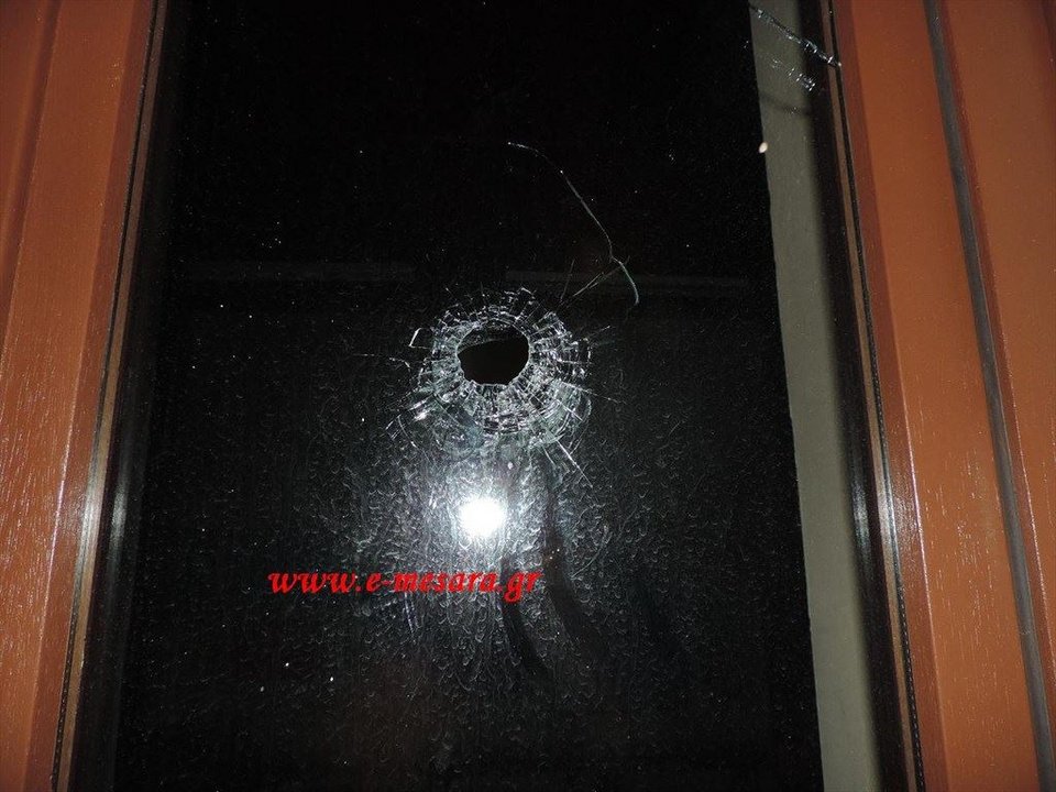 Οι μπαλωθιές για την Ανάσταση προκάλεσαν φθορές σε σχολείο της Κρήτης [εικόνες] | iefimerida.gr 1