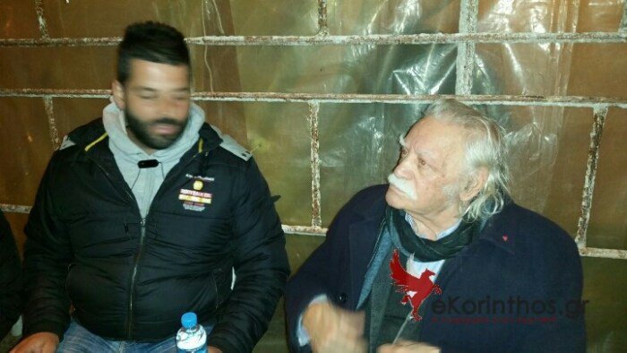 Στο αγροτικό μπλόκο του Ισθμού ο Μανώλης Γλέζος [εικόνες] | iefimerida.gr 0