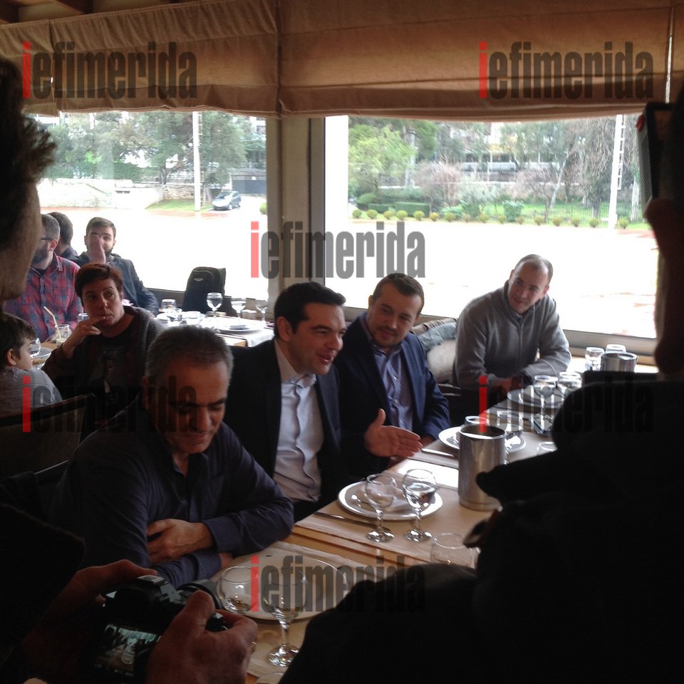 Ηρεμία πριν τη μάχη για τους πολιτικούς αρχηγούς -Βόλτες για φαγητό, καφέ και χαλαρή κουβέντα [εικόνες] | iefimerida.gr 6