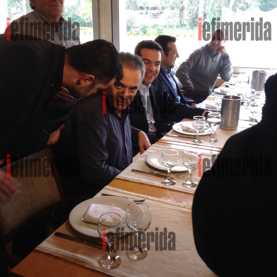 Ηρεμία πριν τη μάχη για τους πολιτικούς αρχηγούς -Βόλτες για φαγητό, καφέ και χαλαρή κουβέντα [εικόνες] | iefimerida.gr 5