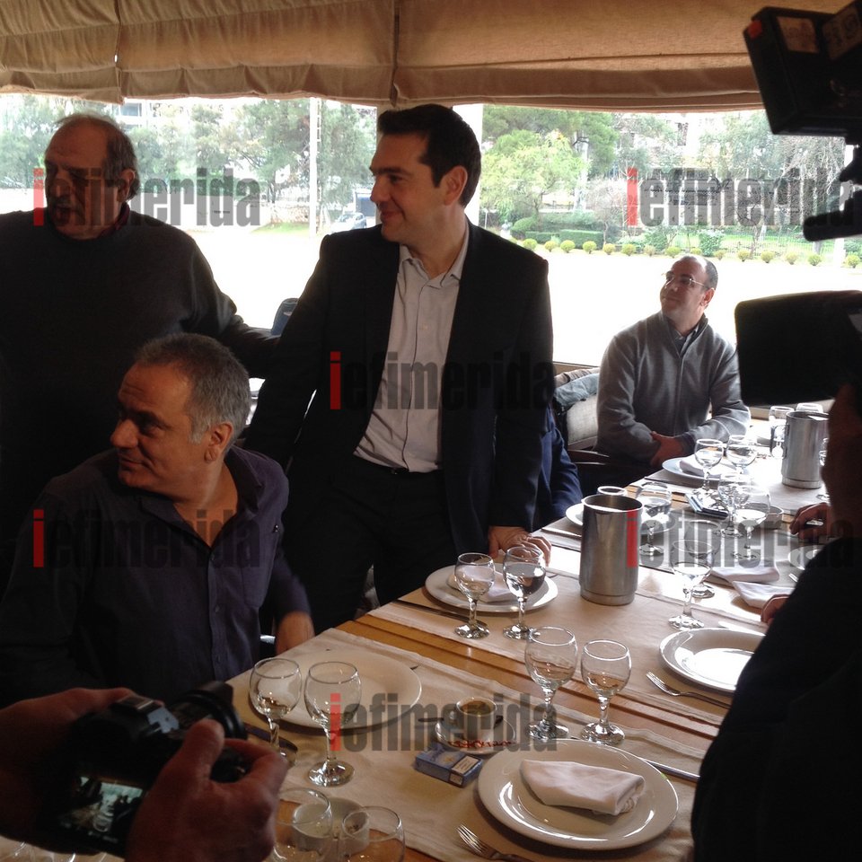 Ηρεμία πριν τη μάχη για τους πολιτικούς αρχηγούς -Βόλτες για φαγητό, καφέ και χαλαρή κουβέντα [εικόνες] | iefimerida.gr 4