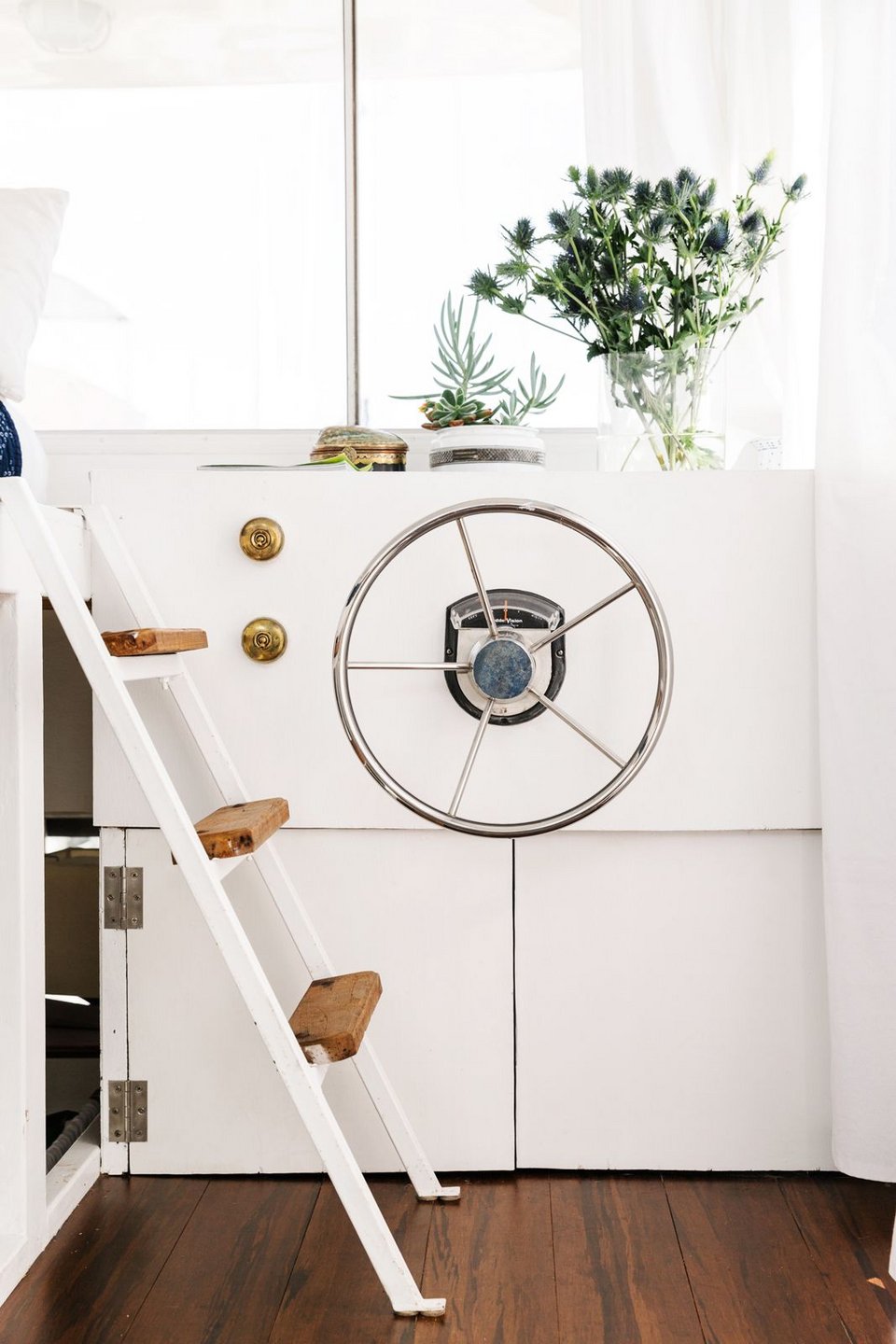 Ετσι είναι το να ζεις σε σκάφος -Σχεδιάστρια το μετέτρεψε σε κομψό σπίτι [εικόνες] | iefimerida.gr 5