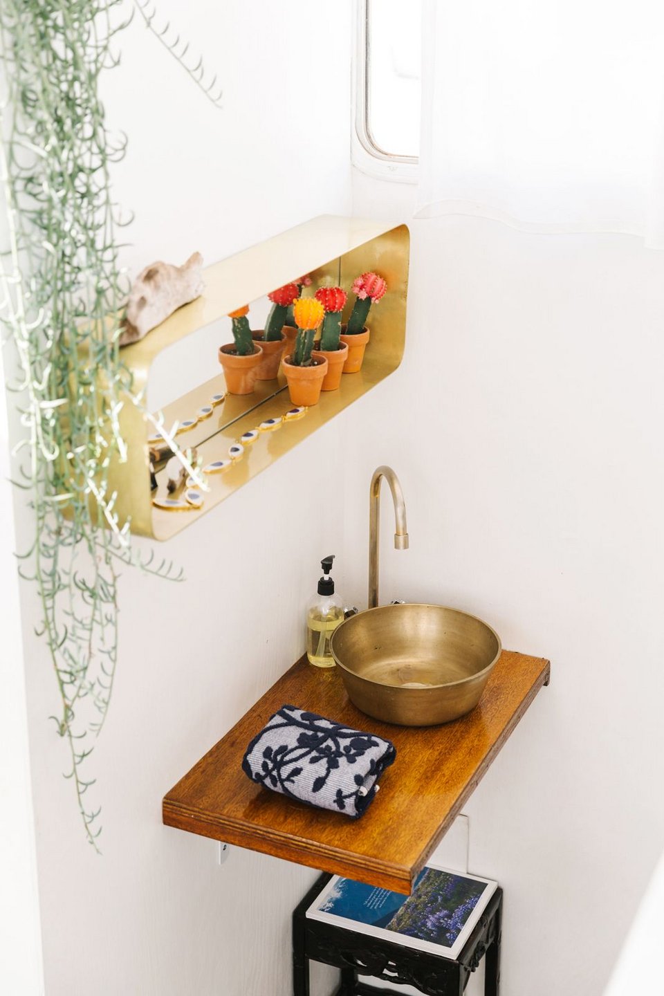 Ετσι είναι το να ζεις σε σκάφος -Σχεδιάστρια το μετέτρεψε σε κομψό σπίτι [εικόνες] | iefimerida.gr 6