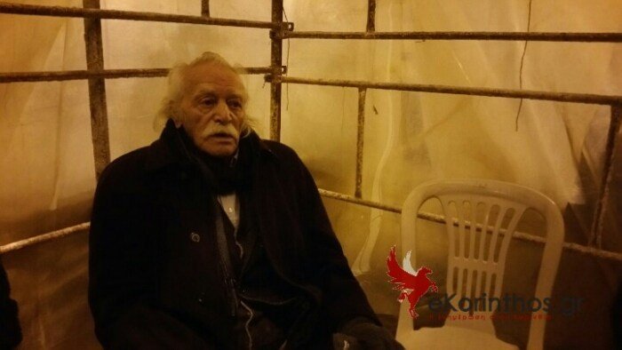 Στο αγροτικό μπλόκο του Ισθμού ο Μανώλης Γλέζος [εικόνες] | iefimerida.gr 1