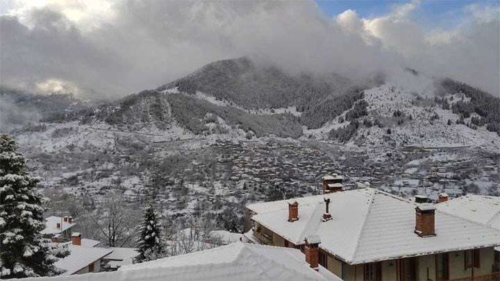 Επιτέλους χιόνι! Το 'στρωσε σε Μέτσοβο και Ζαγόρι [εικόνες] | iefimerida.gr 1