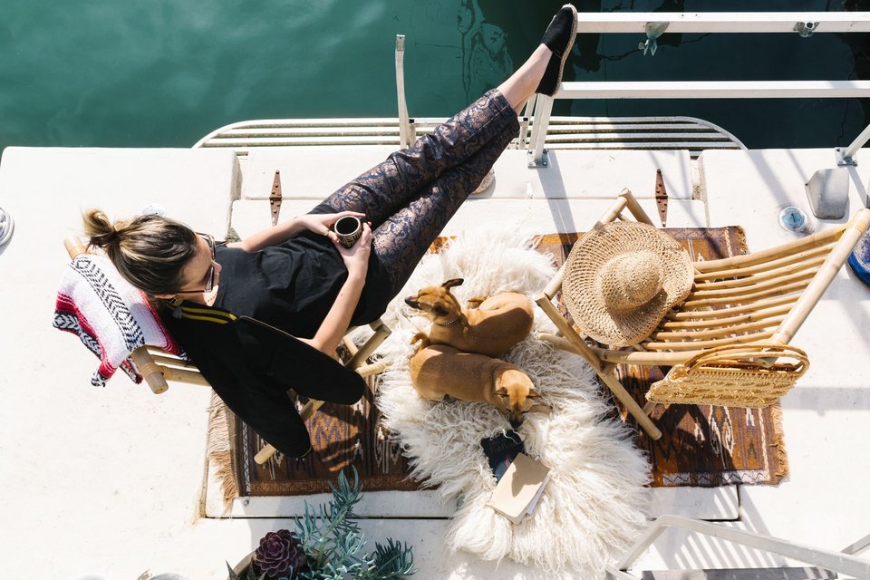 Ετσι είναι το να ζεις σε σκάφος -Σχεδιάστρια το μετέτρεψε σε κομψό σπίτι [εικόνες] | iefimerida.gr 9