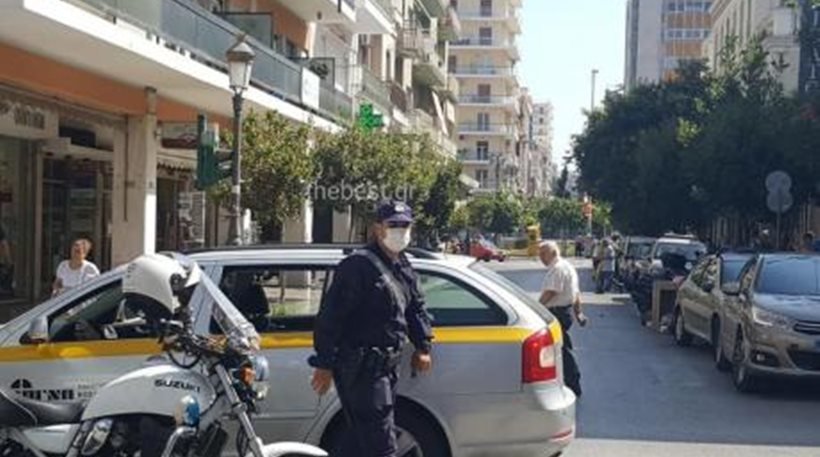 Πάτρα: Οι αστυνομικοί κυκλοφορούν με μάσκες εξαιτίας της δυσοσμίας των σκουπιδιών [εικόνα] | iefimerida.gr 0