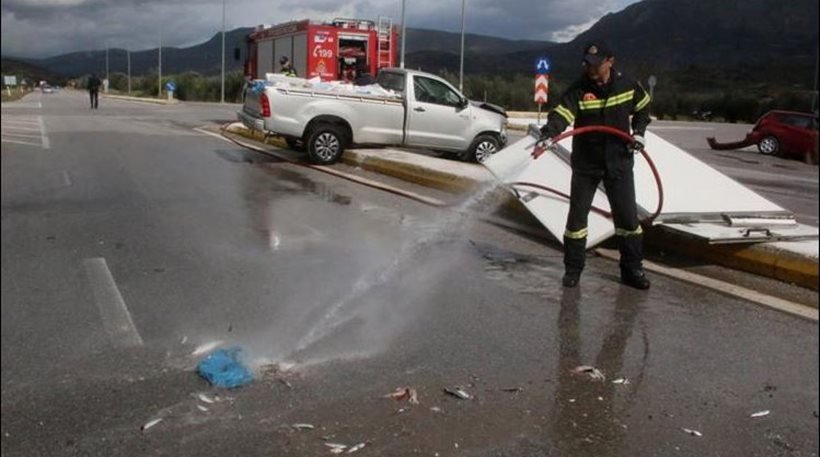 Γέμισε ψάρια η εθνική οδός προς Μυκήνες! [εικόνες] | iefimerida.gr 1