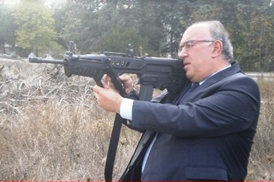 Χρυσή Αυγή: Και ο υφυπουργός Μεταφορών της ΝΔ Μιχάλης Παπαδόπουλος έχει το ίδιο όπλο με εμάς | iefimerida.gr 0