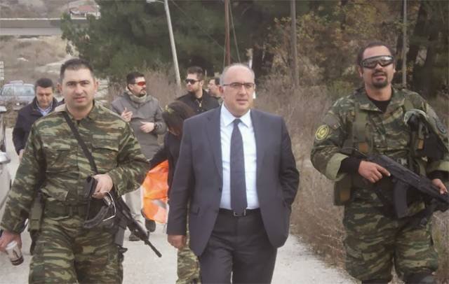 Χρυσή Αυγή: Και ο υφυπουργός Μεταφορών της ΝΔ Μιχάλης Παπαδόπουλος έχει το ίδιο όπλο με εμάς | iefimerida.gr 1