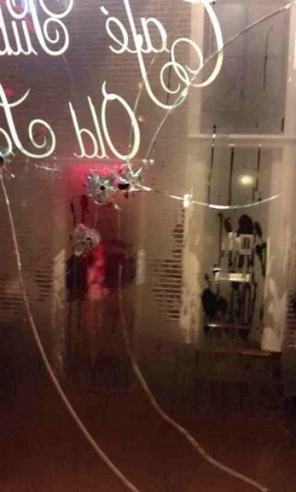 Αγρια επεισόδια μεταξύ οπαδών Αγιαξ-Σέλτικ: Σκοτσέζος οπαδός καταγγέλλει ότι Ολλανδοί πυροβόλησαν εναντίον του [εικόνα] | iefimerida.gr 0