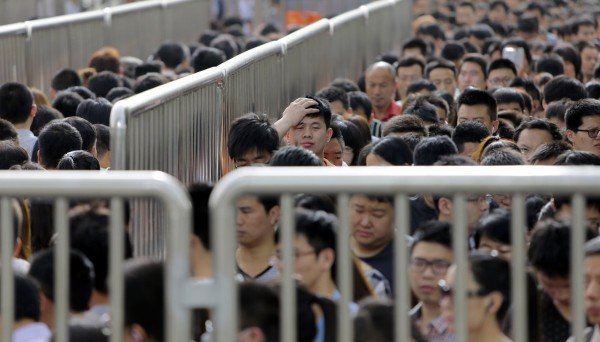 Τι συμβαίνει όταν πραγματοποιείται έλεγχος στο μετρό του Πεκίνου –Απίστευτες ουρές και πανζουρλισμός [εικόνες] | iefimerida.gr 1