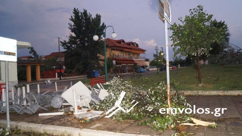 Ισχυρή ανεμοθύελλα στην Ημαθία -Καταστροφές σε χωριό [εικόνες & βίντεο] | iefimerida.gr 2