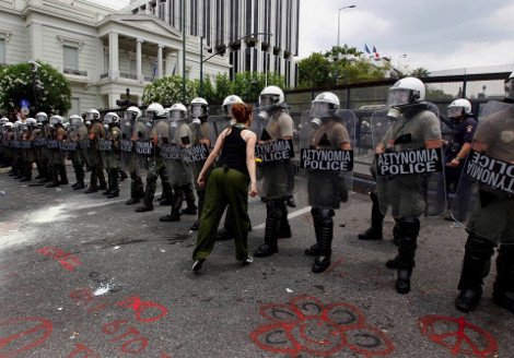 Ο διακεκριμένος φωτογράφος Γιάννης Μπεχράκης εξυμνεί τη γυναίκα μέσα από το φακό του [εικόνες] | iefimerida.gr 0