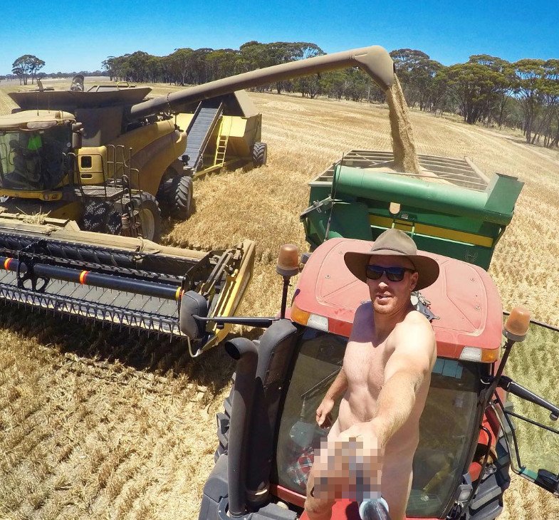 Αυστραλοί αγρότες ποζάρουν γυμνοί για να γιορτάσουν τη ζωή στην ύπαιθρο –Για καλό σκοπό [εικόνες] | iefimerida.gr 2