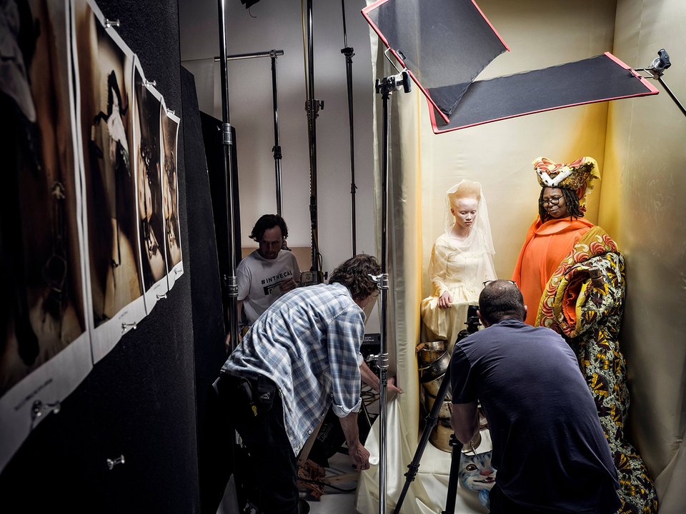 Το ημερολόγιο της Pirelli για το 2018 αποθεώνει τη μαύρη ομορφιά [εικόνες] | iefimerida.gr 9