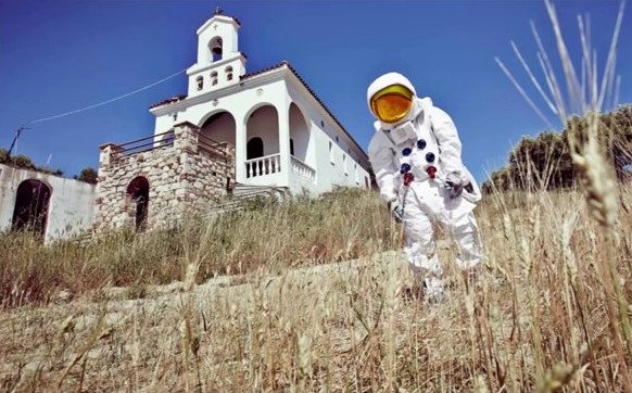 Γερμανικό ημερολόγιο για το 2017 με θέμα την Ελλάδα της ύφεσης [εικόνες]   | iefimerida.gr 2