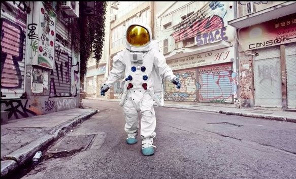 Γερμανικό ημερολόγιο για το 2017 με θέμα την Ελλάδα της ύφεσης [εικόνες]   | iefimerida.gr 1