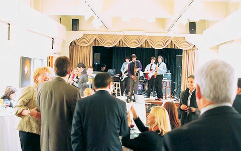 Ζωή γεμάτη χλιδή για τους κήρυκες της λιτότητας -Γλέντια και παχυλοί μισθοί [εικόνες] | iefimerida.gr 1