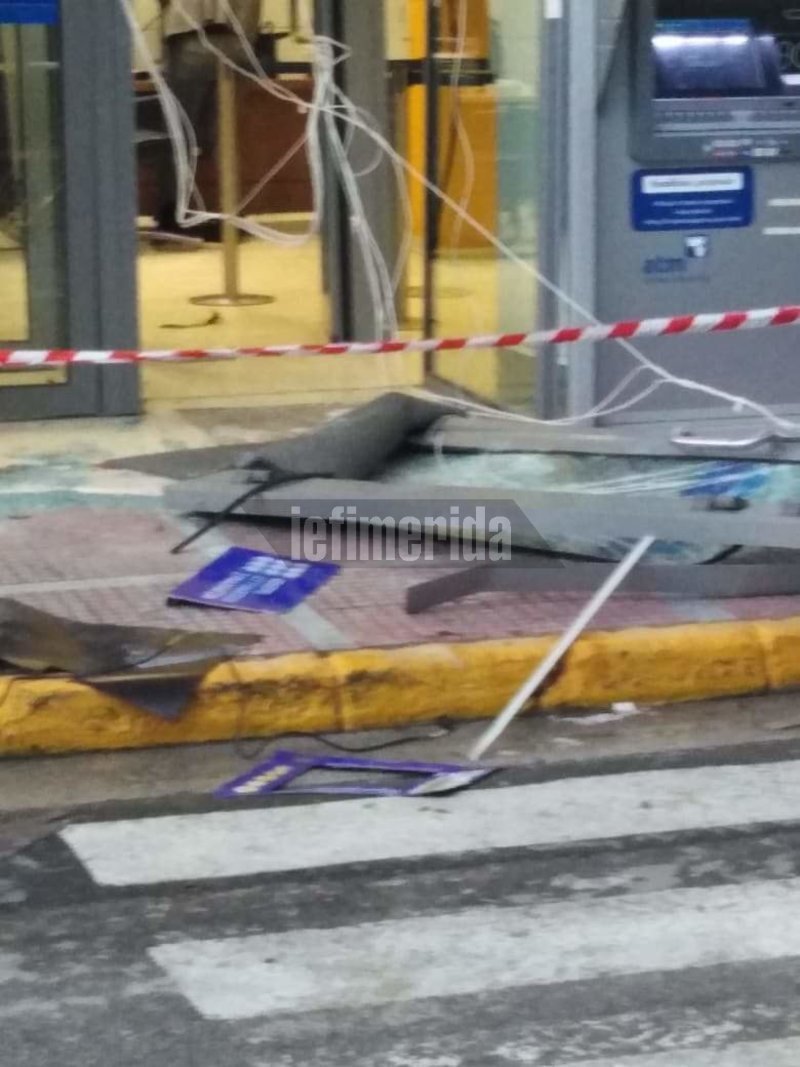 To χάος που άφησαν πίσω τους οι κακοποιοί / Φωτογραφία: iefimerida.gr