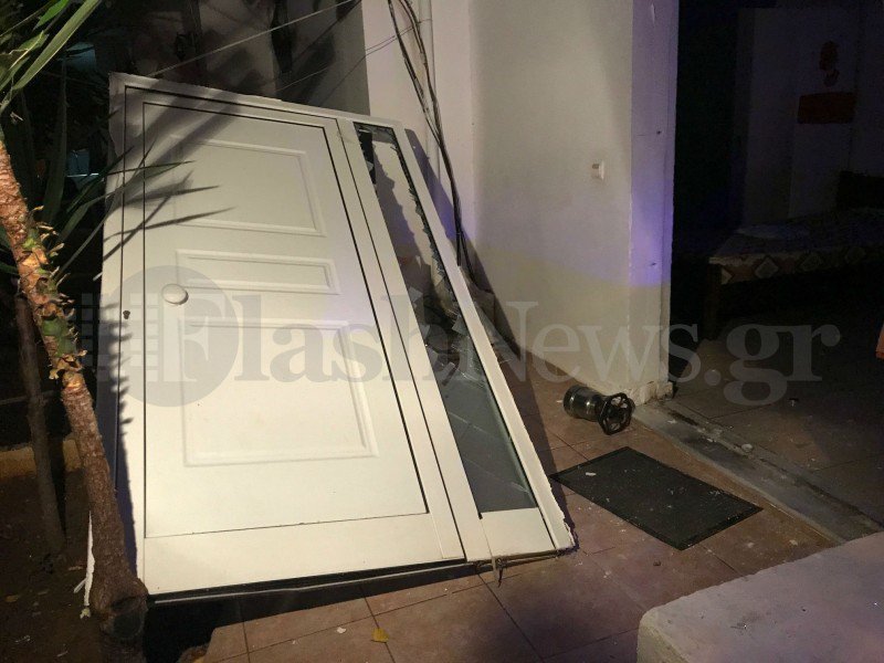Χανιά: Εκρηξη σε σπίτι από γκαζάκι -Ξηλώθηκε εξώπορτα, τραυματίστηκε μία γυναίκα [εικόνες] | iefimerida.gr 1