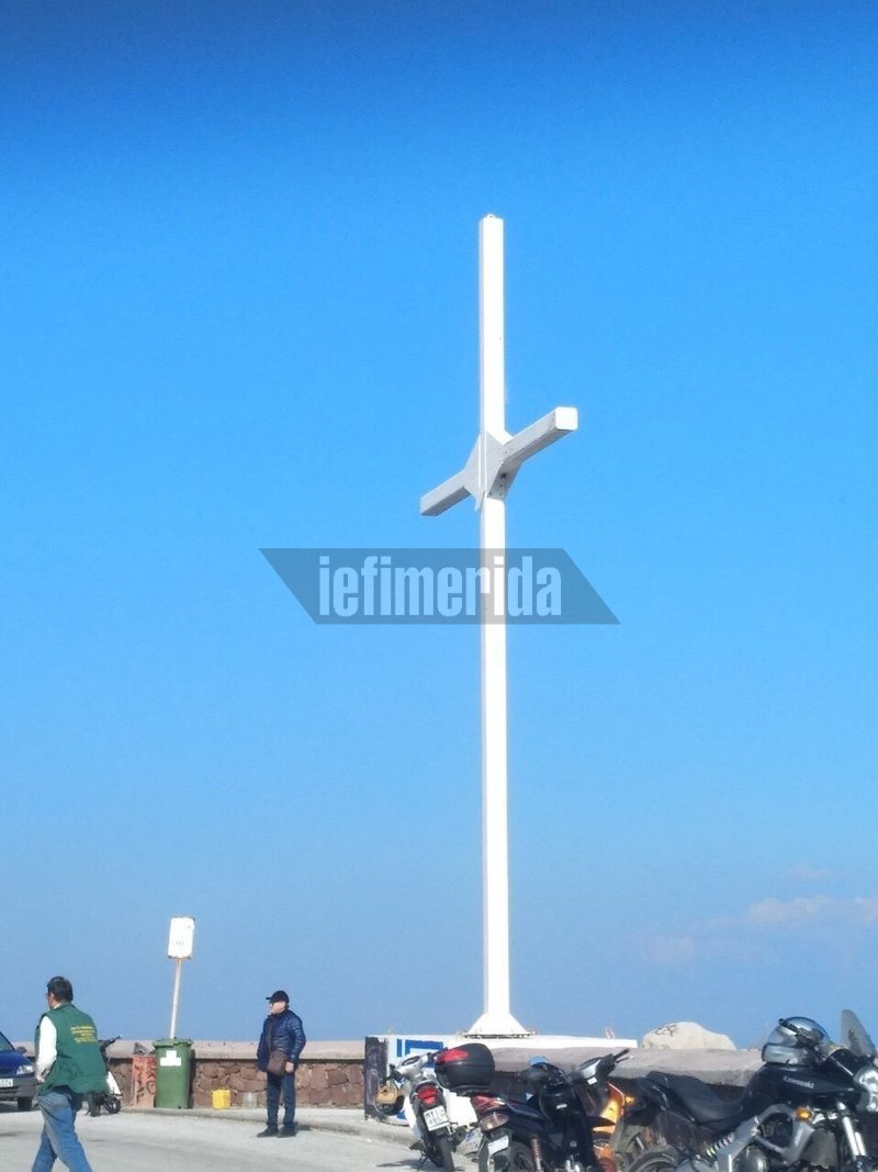 Για τις εργασίες χρησιμοποίησαν και δυο γερανοφόρα οχήματα τα οποία και κατασχέθηκαν, παραδόθηκαν όμως στους ιδιοκτήτες τους ως μεσεγγυούχοι